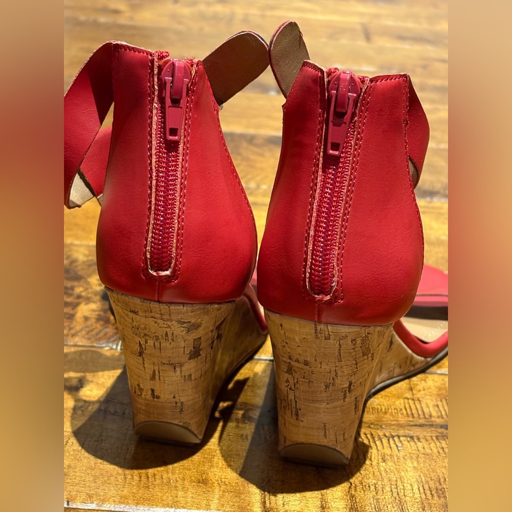 Kenneth Cole Reaction T-Strap Ava Red Wedge Sandals - Picture 14 of 15